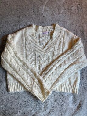 Shoe Dazzle Cream Cable-Knit V-Neck Sweater